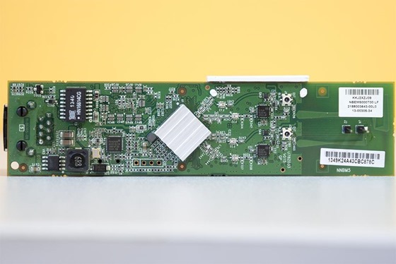 nanobeam-m5-300-board-top-ar8032-1024x683